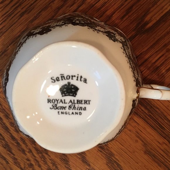 Royal Albert, Senorita, teacup & saucer - Picture 5 of 9
